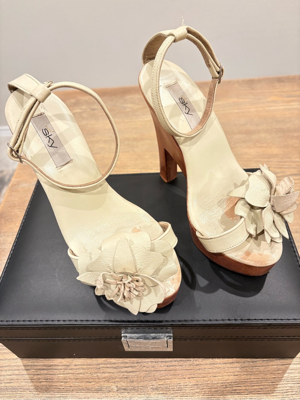 Sky Floral Leather Platform Heels Cream Ankle Strap Peep Toe / Sandals Size 6 - Picture 2 of 5